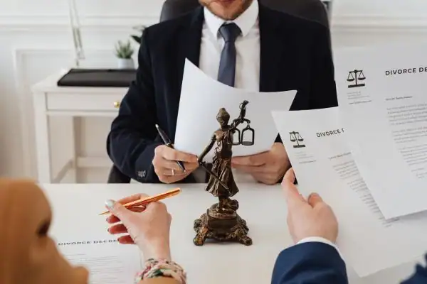 our fees Farnham from EH Mediation - image of couple in joint mediation meeting